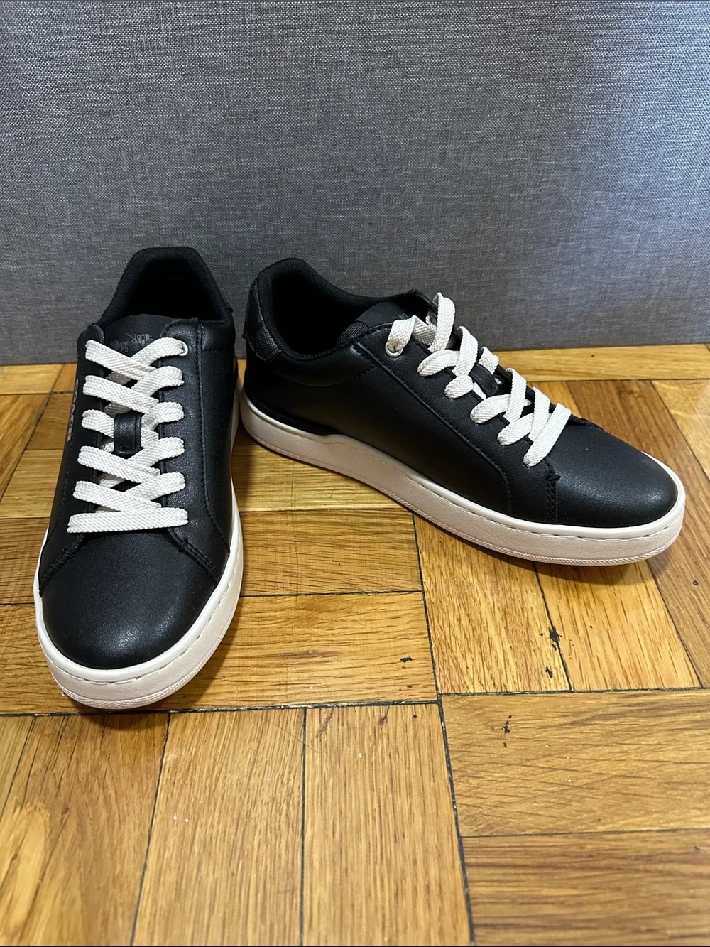 Coach Womens Black Leather Low-Top Sneakers with White Soles Size 6
